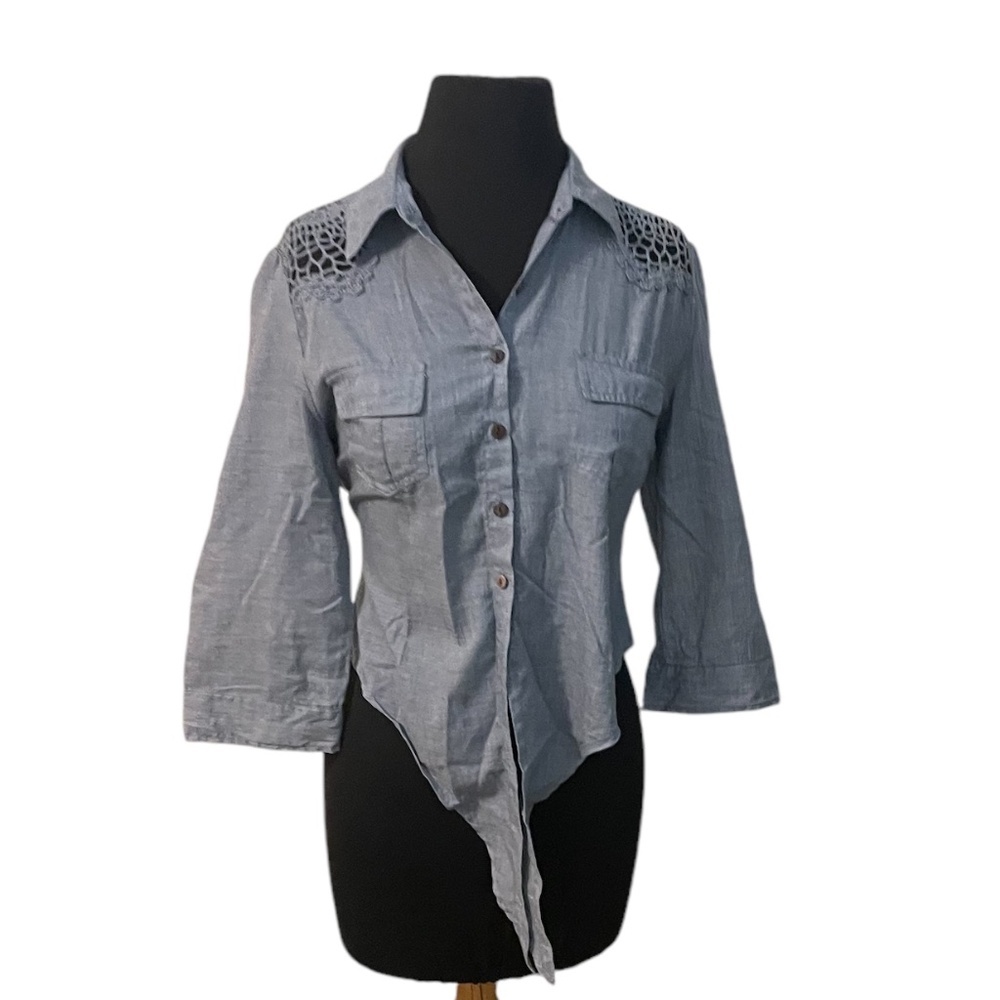 Papaya Women's Light Blue Button Down Shirt, Size Large